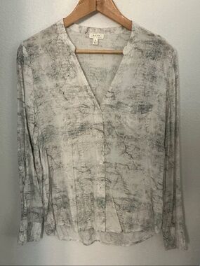Soft Joie White and Gray Textured Button-Down Blouse